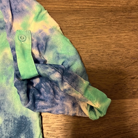 Women’s Tie Dye oversized blouse. Super cute could also be worn as a dress. - Picture 8 of 9